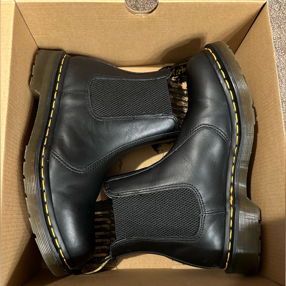Dr. Martens 2976 Chelsea boot size 8